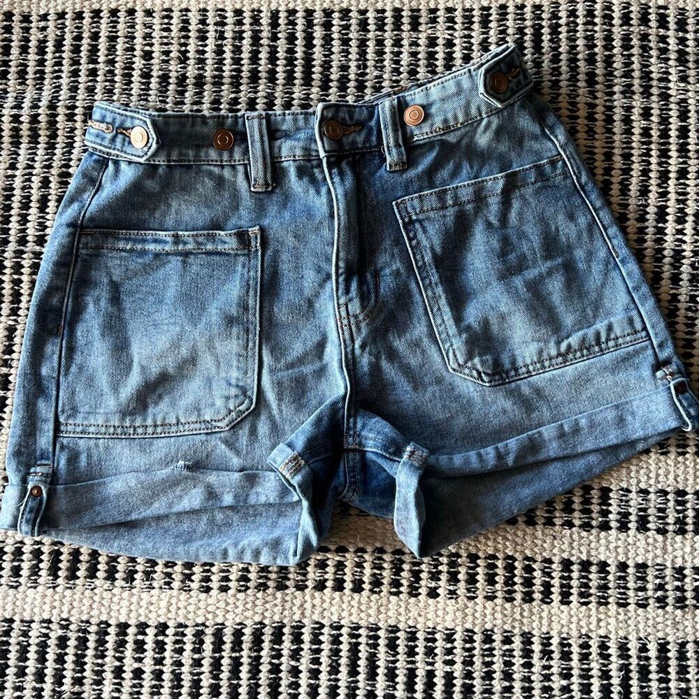 Bcbg Generation size 7/28  high rise tab waist denim shorts